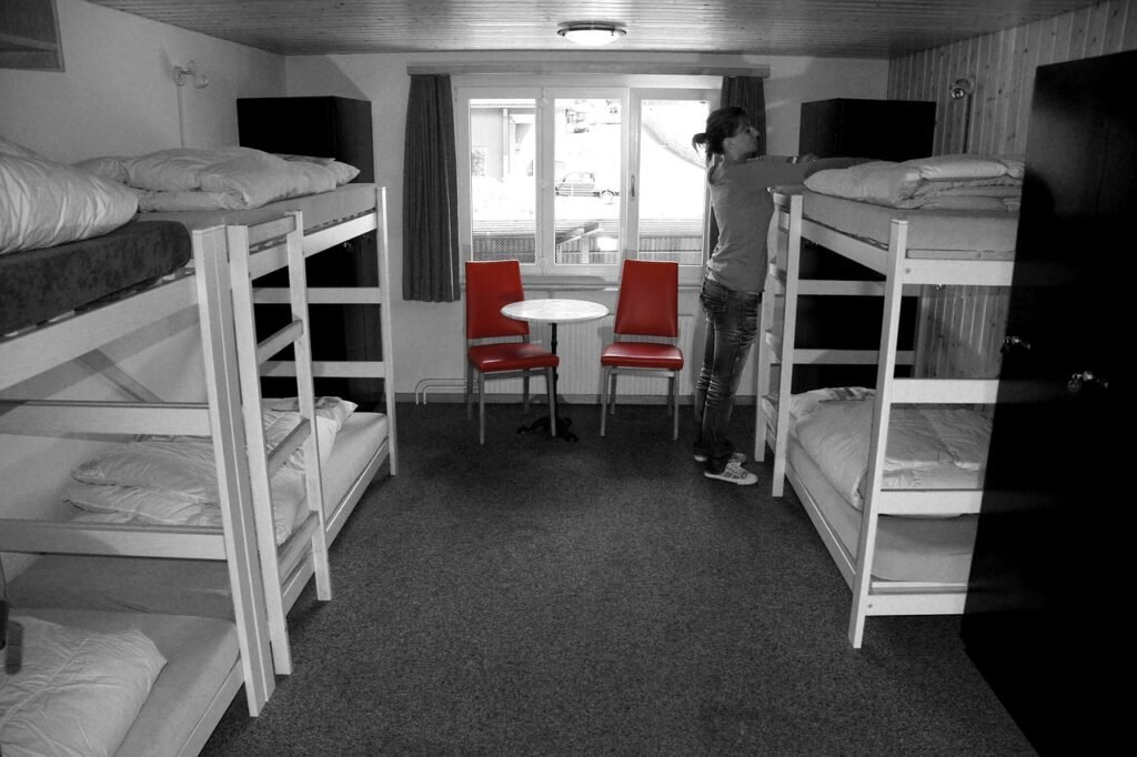 bed, room, hostel-142516.jpg